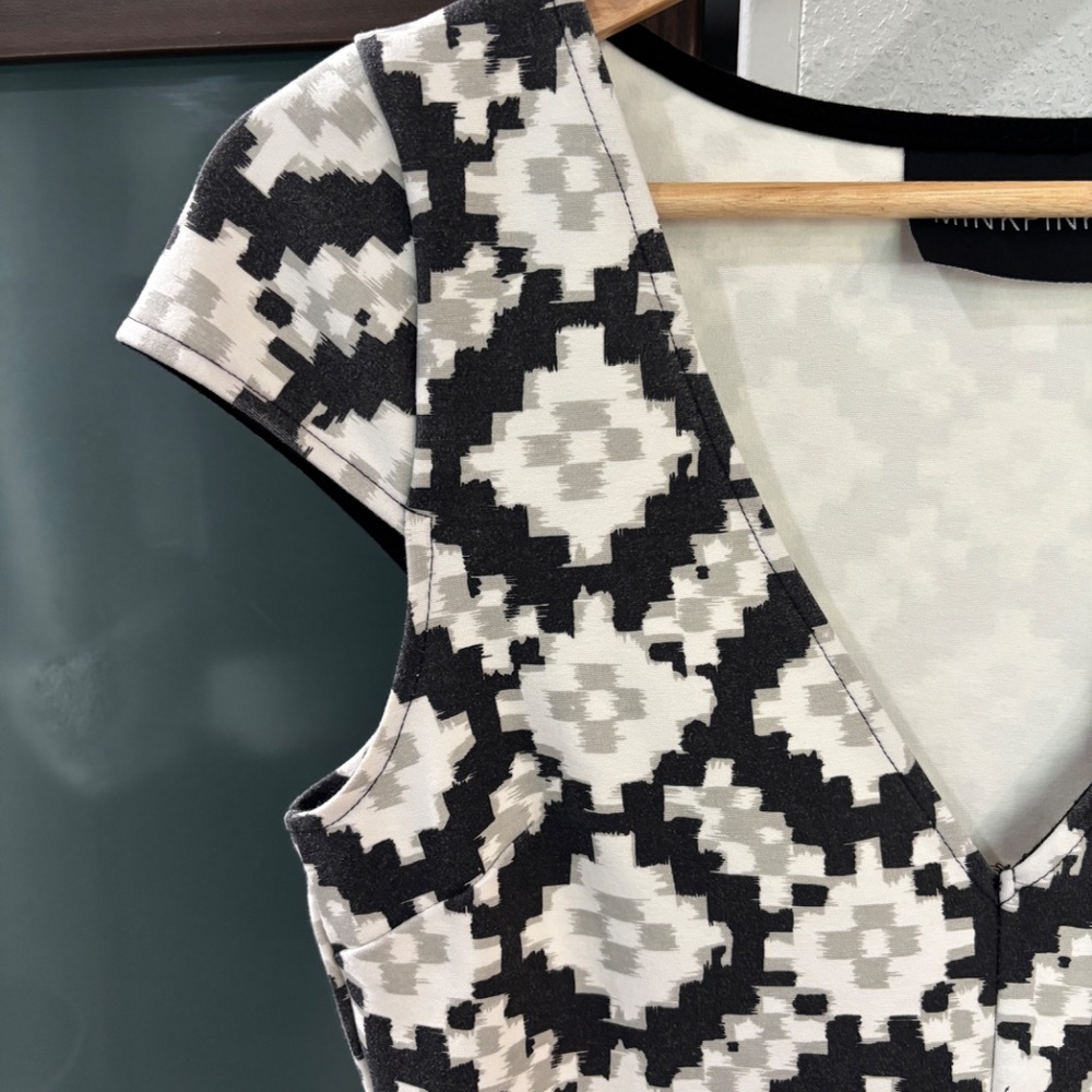 MINKPINK Fit & Flare Mini Dress - Black/Gray/White Abstract Pattern Size M - Picture 8 of 12
